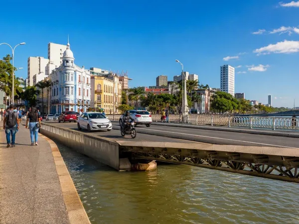 Van Mercado de São José naar de Capibaribe: Recife tussen markt, eilanden en getij
