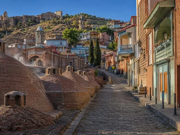 Van zwavelstoom naar houten balkons in Tbilisi