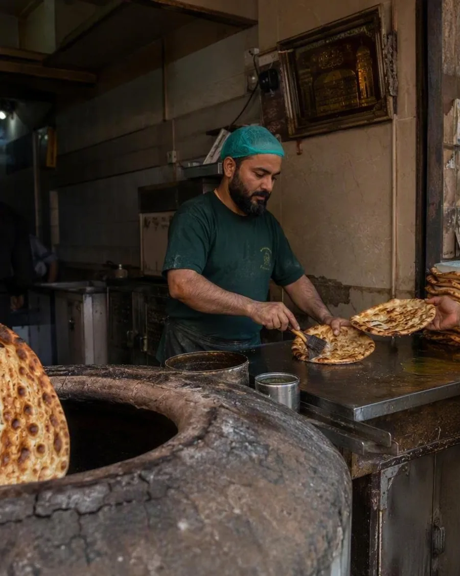 Brood uit de wand: de tandoor van Mozang Bazaar