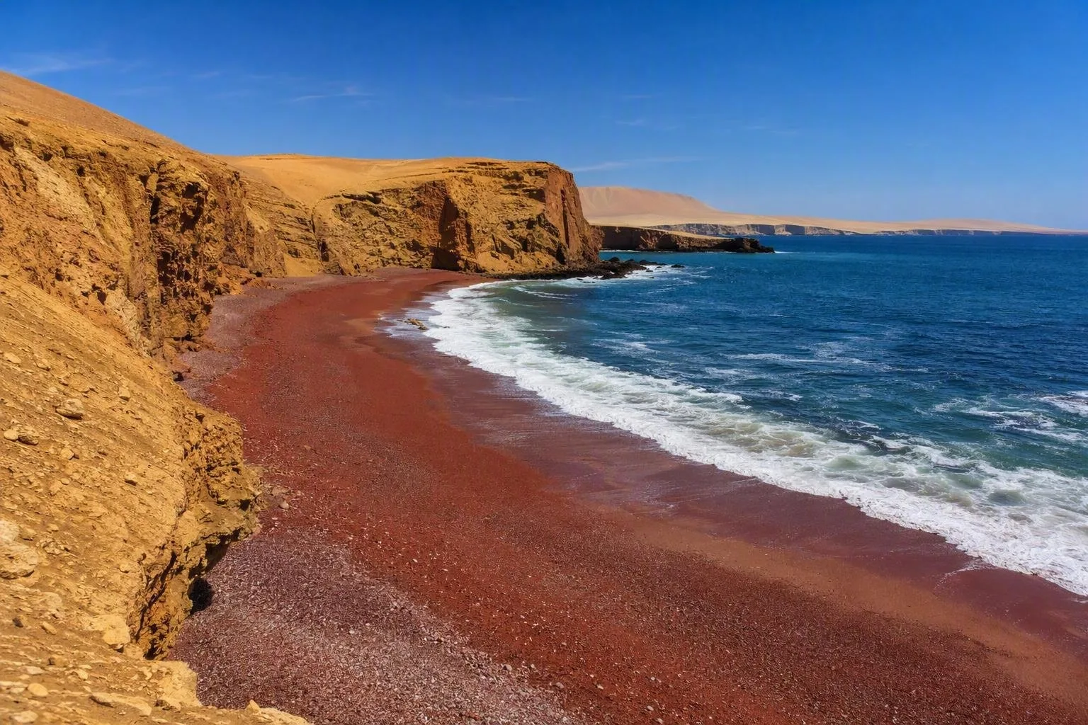 Playa Roja, Paracas