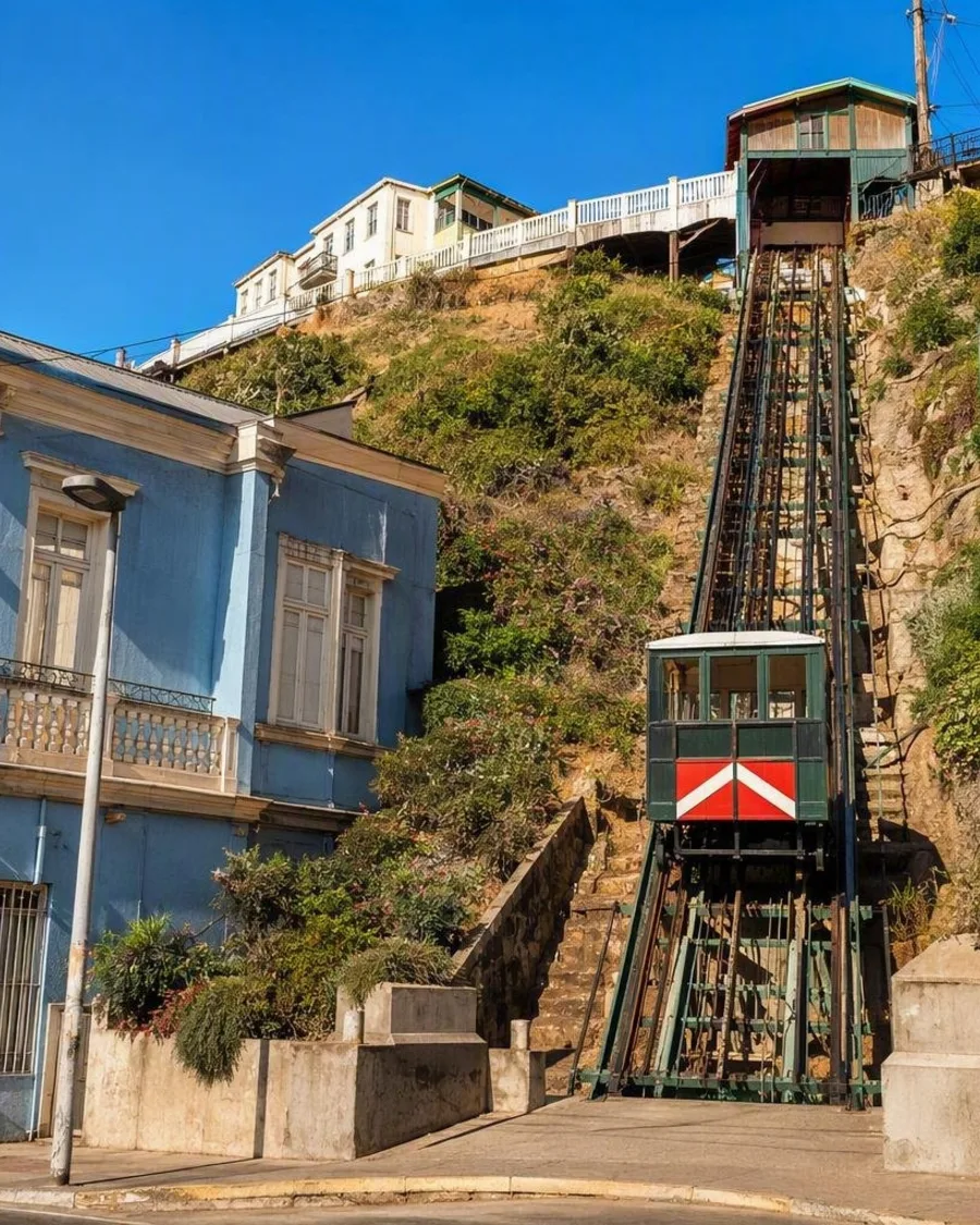 Ascensor Reina Victoria: veertig meter tussen twee Valparaíso’s