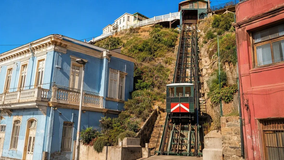 Ascensor Reina Victoria: veertig meter tussen twee Valparaíso’s