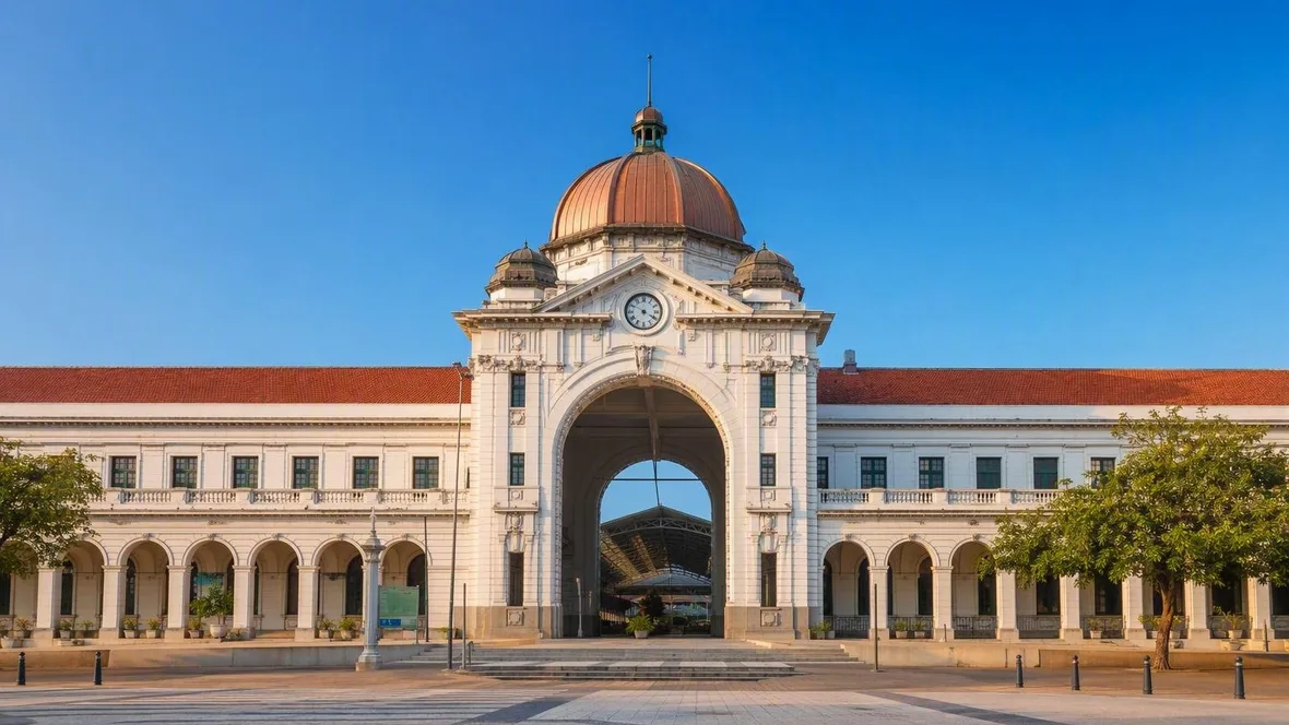 Van koperen koepel tot betonvouw: architectuur langs de straten van Maputo