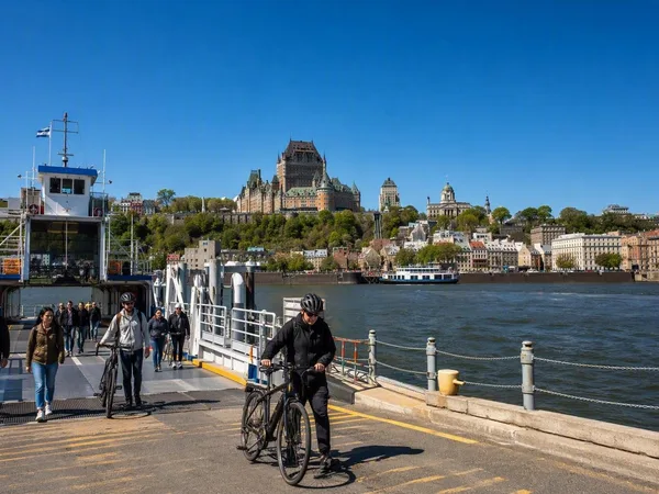 Twaalf minuten over de Saint Lawrence, van Québec naar Lévis