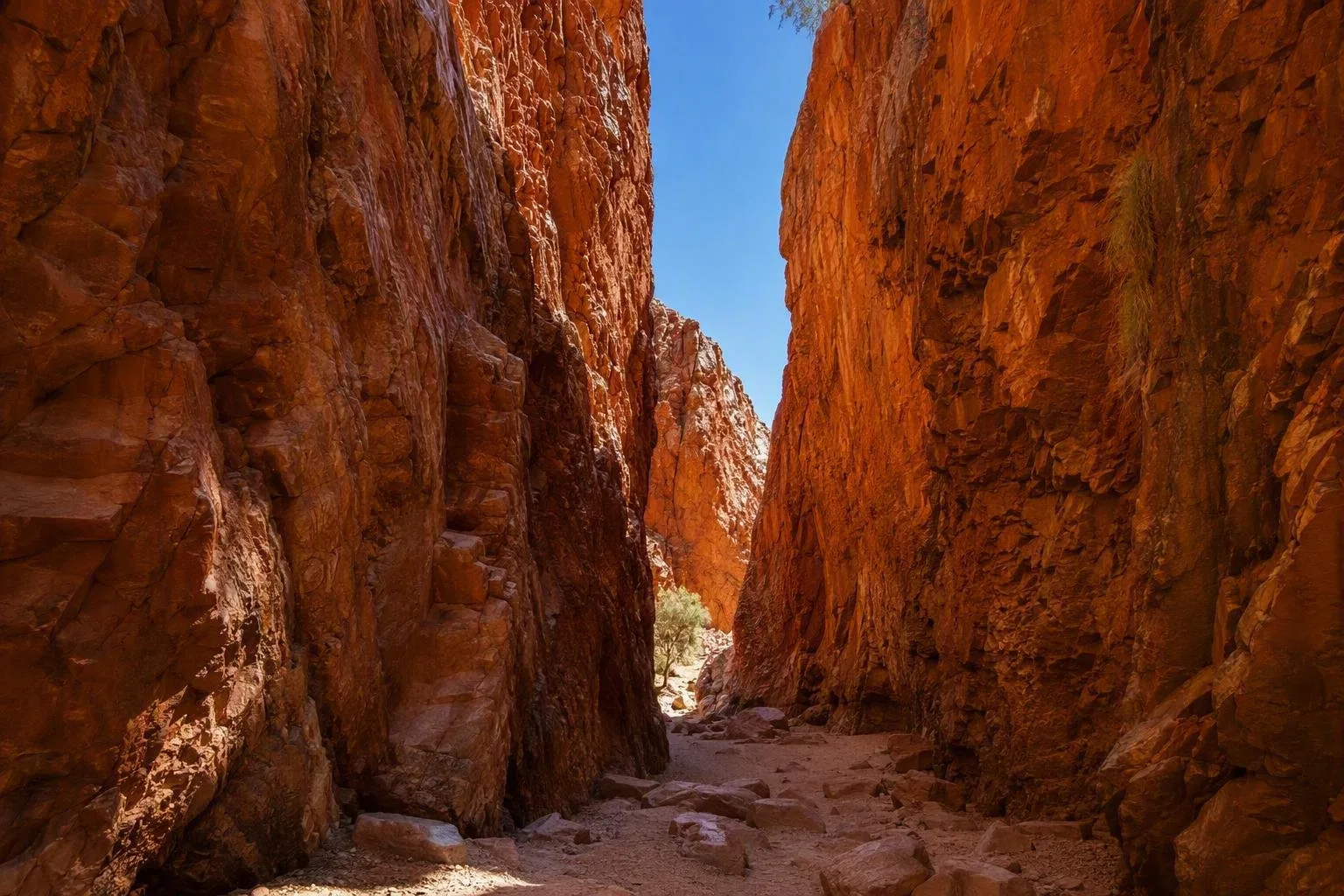 Standley Chasm (Angkerle Atwatye)
