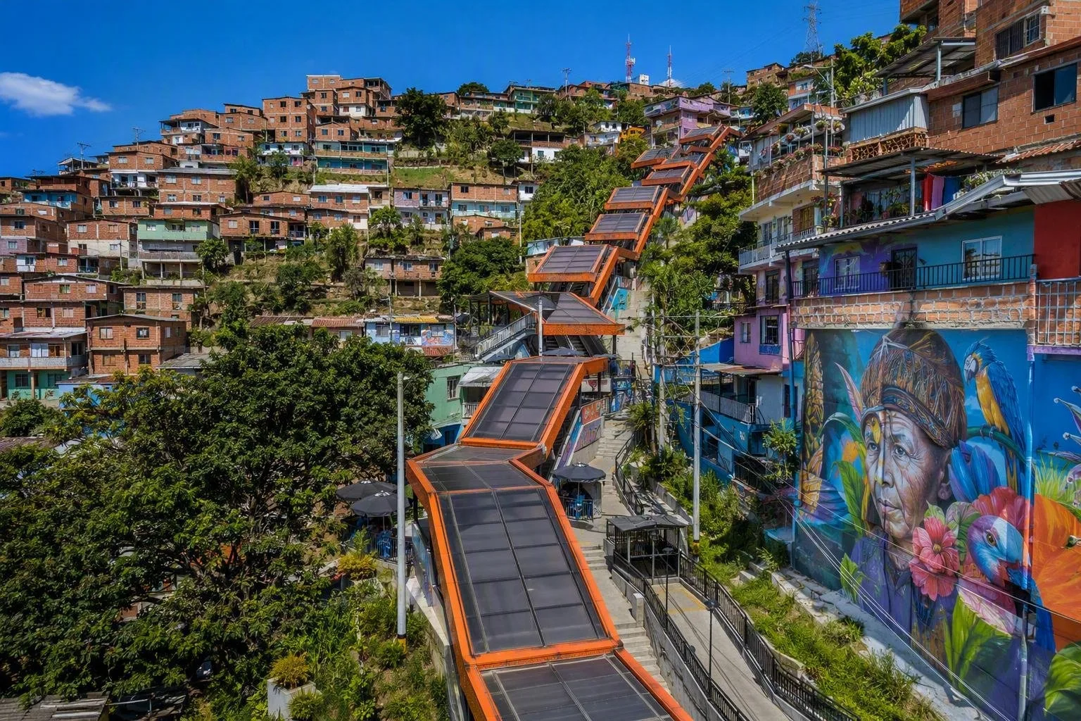 Las Independencias, Comuna 13