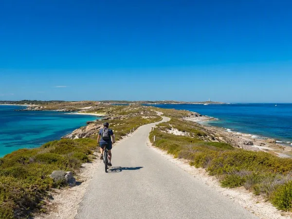 Wadjemup per fiets: van Thomson Bay naar de baaien van West End