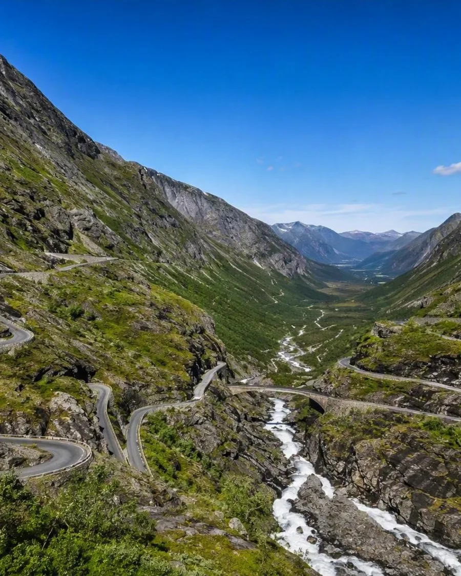 Acht autoroutes waarop het landschap de snelheid bepaalt