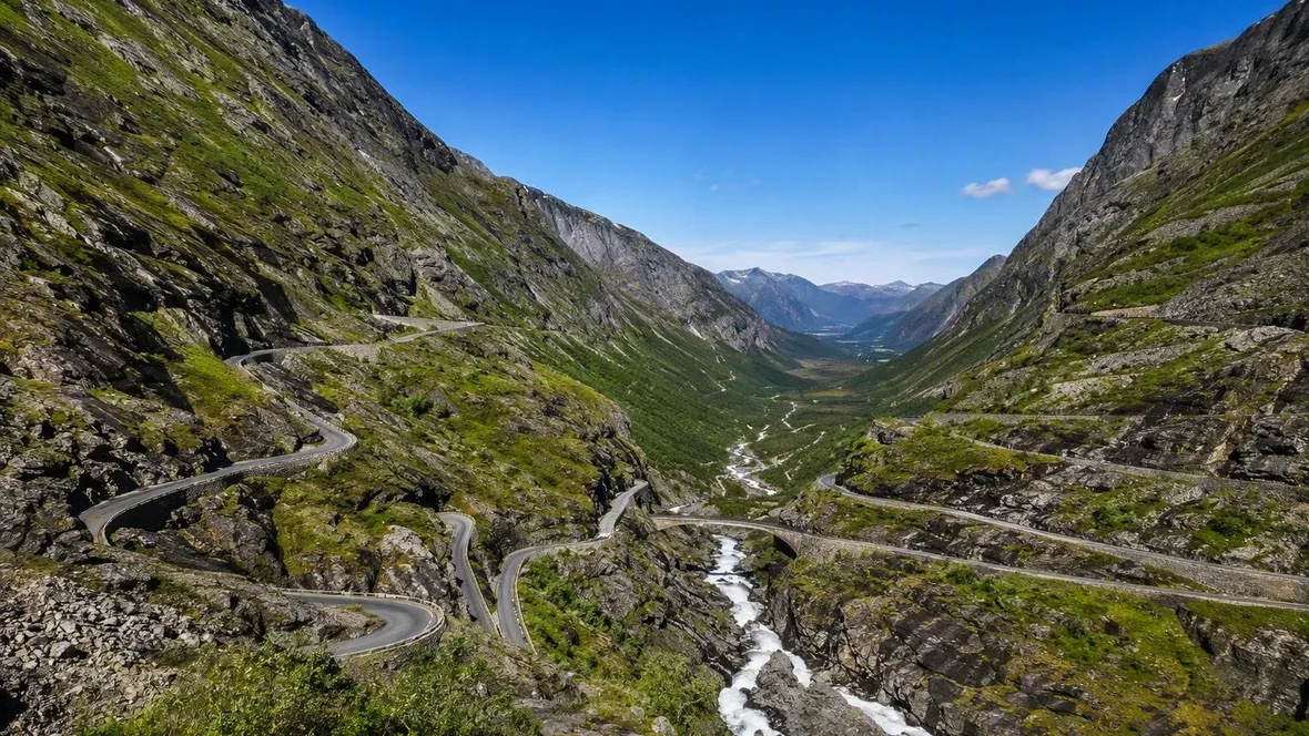 Acht autoroutes waarop het landschap de snelheid bepaalt